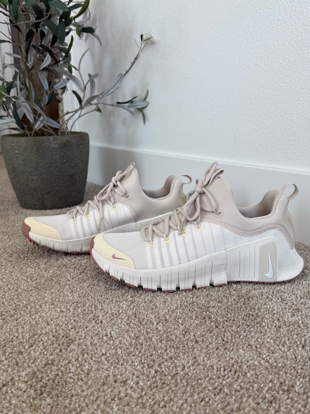 Nike Free Metcon 6 Women’s 11.5 Cream Pink Training Sneakers New